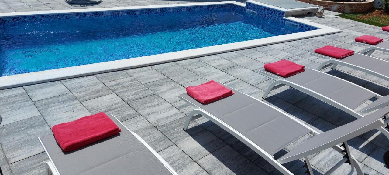 Apartments Katarina โปเรช ภายนอก รูปภาพ